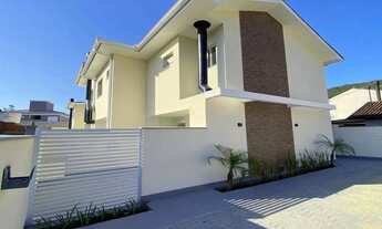 Imagem: Casa geminada no bairro de Santo Antônio