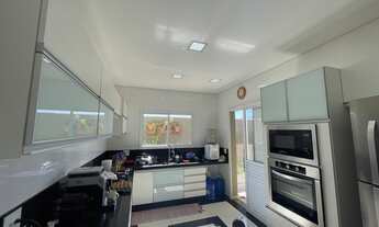 Imagem 3: Casa de condomínio sobrado para venda possui 390 metros quadrados com 5 quartos