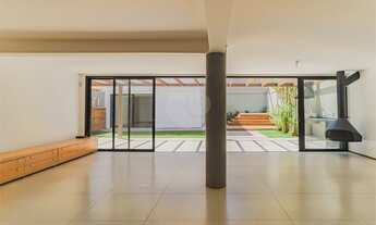 Imagem: CASA À VENDA REFORMADA COM 4 QUARTOS, 3