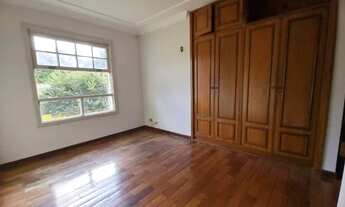 Imagem 6: Casa Térrea espaçosa com jardim em rua arborizada no Parque Continental 5 dormitórios e ed