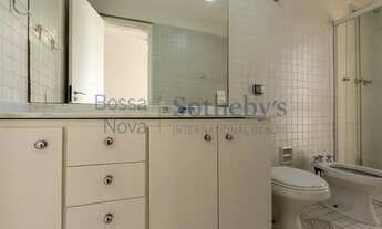 Imagem: Apartamento em prédio icônico a poucos