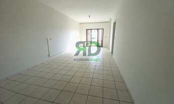 Imagem 2: Apartamento para aluguel possui 100 metros quadrados com 3 quartos em Jardim Central - Bot