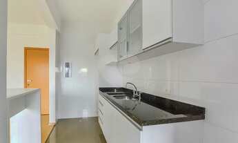 Imagem 2: Um quarto semi mobiliado com garagem no Champagnat