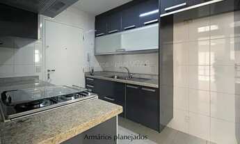 Imagem 10: Apartamento claro, repleto de armários, andar alto, loclização nobre