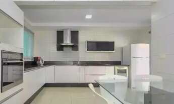 Imagem 6: Excelente casa semi mobiliada, localização privilegiada em Santa Felicidade