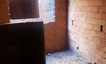 Imagem 3: Terreno com duas casas construídas sem acabamento em Cotia-SP