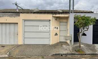 Imagem 1: Casa para aluguel, 2 quartos, 1 suíte, 2 vagas, Jardim Europa - Uberlândia/MG