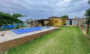 Imagem: Casa estilo chalé com piscina