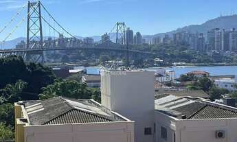 Imagem 2: Casa À venda no Estreito com vista mar e 4 dormitórios (3 suítes)