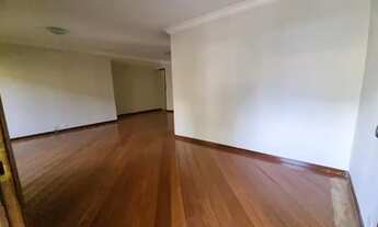 Imagem 2: Casa Térrea espaçosa com jardim em rua arborizada no Parque Continental 5 dormitórios e ed