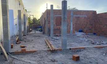 Imagem: Vendo terreno com casa a terminar em Itaitinga