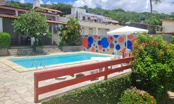 Imagem: Beira-mar com piscina- ponta de pedras