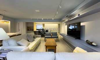 Imagem: Apartamento com varanda e vista mar, reformado