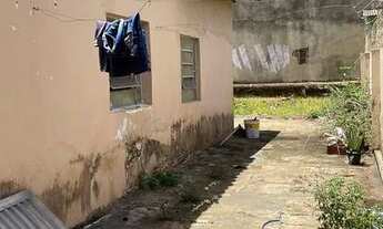 Imagem 2: Casa para venda tem 210 metros quadrados com 4 quartos em Setor Coimbra - Goiânia - GO