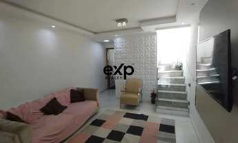 Imagem: Casa à venda com três quartos e duas vagas