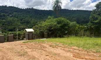 Imagem 2: Terrenos PLANOS com portaria e infraestrutura de água