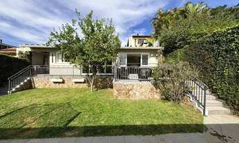 Imagem 2: Casa 4 dormitórios, 1 suíte, 03 vagas, Bairro Três Figueiras, Porto Alegre