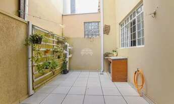 Imagem 3: Sobrado para venda possui 182 m² com 2 quartos em Cajuru - Curitiba - PR