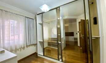 Imagem 2: Sobrado para aluguel possui 234 metros quadrados com 3 quartos em Santo Inácio - Curitiba