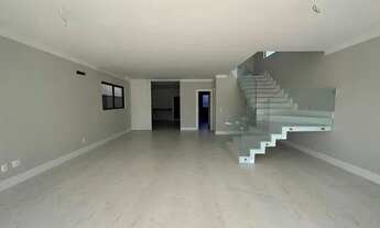 Imagem 4: Casa para venda tem 270 metros quadrados com 5 quartos