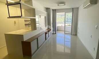 Imagem 5: Apartamento semimobiliado com vista parcial para o mar, 2 dormitórios sendo 1 suíte, 1 va