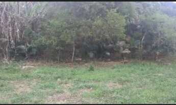 Imagem 4: Chácara em Tapiraí com rio no fundo e duas casas