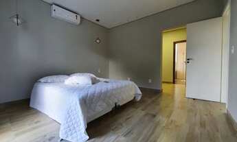 Imagem 7: Casa Alto Padrão 2 Suítes e 2 Semi-Suítes Piscina Área Gourmet em Condomínio