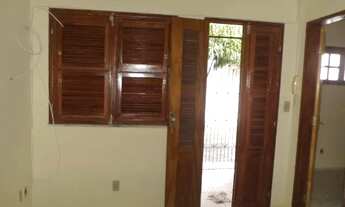 Imagem 2: Casa com 45 m² em condomínio fechado, forrada, com 2 quartos, 1 banheiro, cozinha, sala de