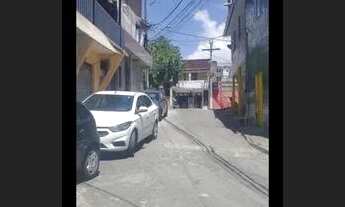 Imagem 2: Imóvel com três casas e um ponto comercial