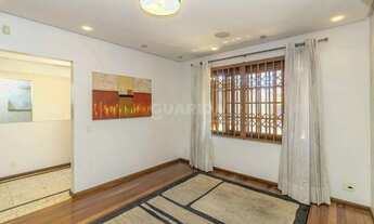 Imagem 3: Casa reformada com amplo pátio e edícula no bairro Menino Deus!