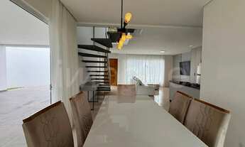 Imagem 2: Casa no Condomínio Village dos Ipês em Balneário Camboriú