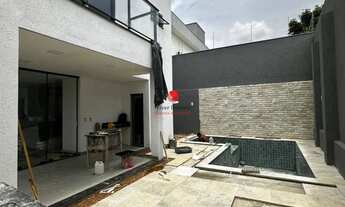 Imagem 2: Casa de Alto Padrão à Venda - 4 Quartos, 4 Banheiros, 266 m² construídos em lote de 360 m²