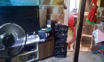 Imagem 4: Terreno com uma casinha que precisa ser reformada o terreno medindo 9 por 25