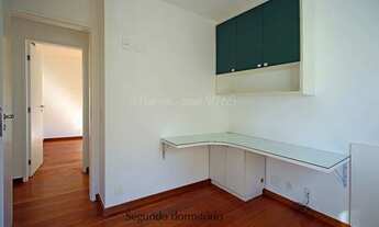 Imagem 15: Apartamento claro, repleto de armários, andar alto, loclização nobre