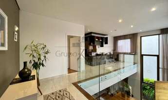 Imagem 3: Casa de condomínio para venda tem 418 metros quadrados com 5 quartos