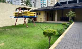 Imagem 3: Casa de condomínio para aluguel possui 530 metros quadrados com 4 quartos