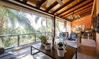 Imagem 3: Casa mobiliada de 401 m² com 3 dormitórios sendo 1 suíte máster no Bairro Menino Deus