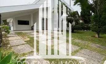 Imagem: Casa de 583m² com 3 suítes, 5 banheiros