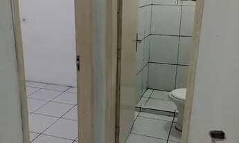 Imagem 6: Alugo kit Net com um quarto grande no ibura