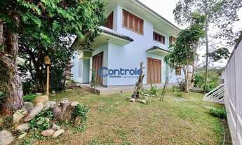 Imagem 5: Casa de Esquina com 4 Quartos, 4 Banheiros e 445 m²