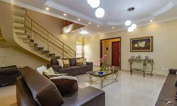 Imagem 2: Sobrado com 4 Quartos, 3 Suítes, Área de Lazer e 8 Vagas de Garagem na Colônia Agrícola Sa