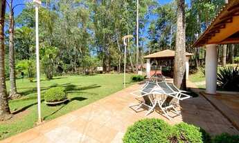 Imagem 3: Casa de condomínio para venda possui 211 metros quadrados com 5 quartos