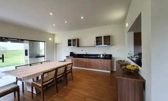 Imagem 5: Casa de 280m2 Alto Padrão com Dois Pavimentos em Condomínio de Luxo