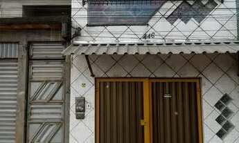 Imagem: Uma casa, no barreiro rua dos eucaliptos