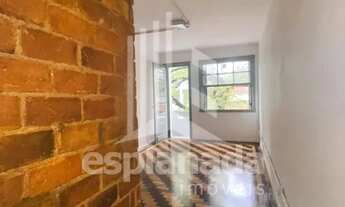 Imagem 2: Apartamento recém-reformado, amplo e bem arejado, localizado em uma das regiões mais desej