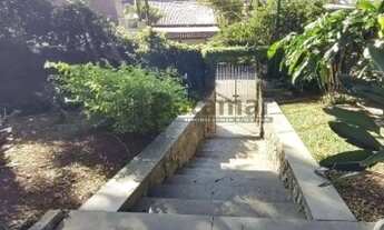 Imagem 3: Casa Espetacular com 4 Dormitórios e Quintal Arborizado