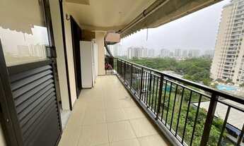 Imagem 2: Apartamento com Ampla Sala, 1 Quarto, Closet, Varanda