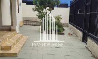 Imagem 3: Casa com 03 dormitórios sendo uma suíte, 2 vagas de garagem, lavanderia copa e cozinha