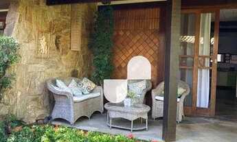 Imagem 3: Seu Refúgio Exclusivo em Meio à Natureza e Muito Perto do Mar