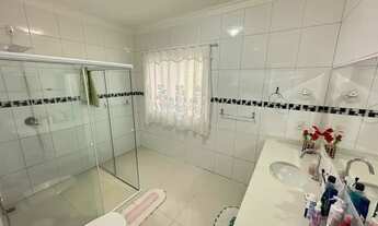 Imagem 5: Sobrado belvedere -5 quartos sendo 2 suítes, uma master, 330 m2 de área construída